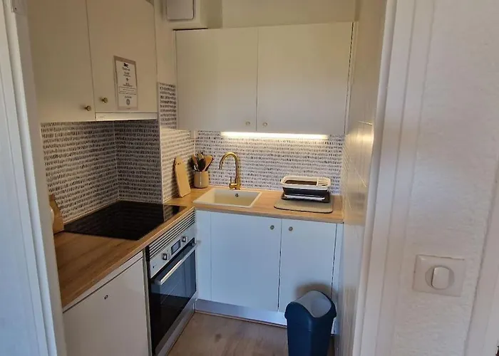 T2 Au Calme Avec Vue Mer, Proche Centre De Et Parking Appartement