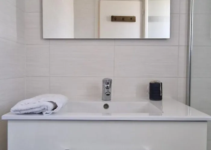 T2 Au Calme Avec Vue Mer, Proche Centre De Et Parking Appartement *